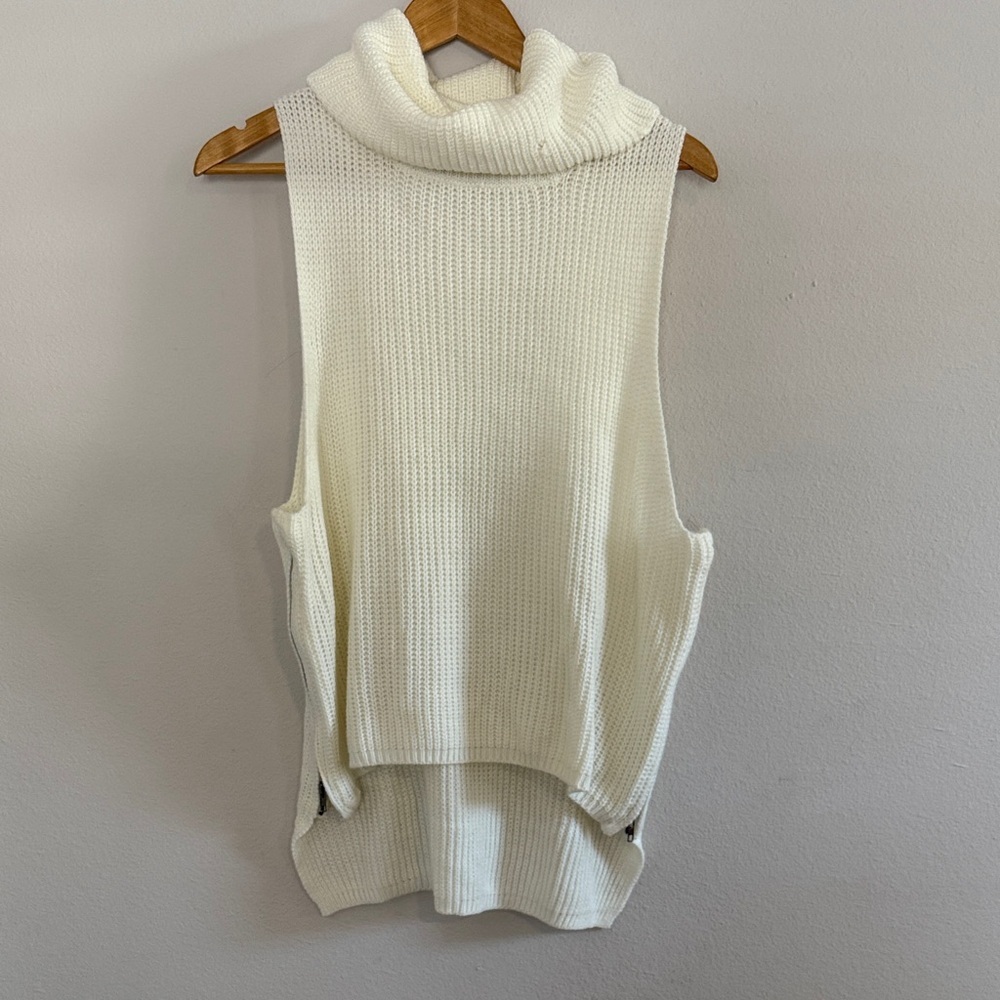 Elegant White Sleeveless Cowlneck Sweater